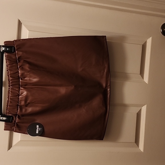 Skirt - Picture 2 of 2